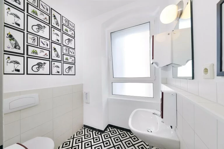 shared bathrooms in old town hostel berlin