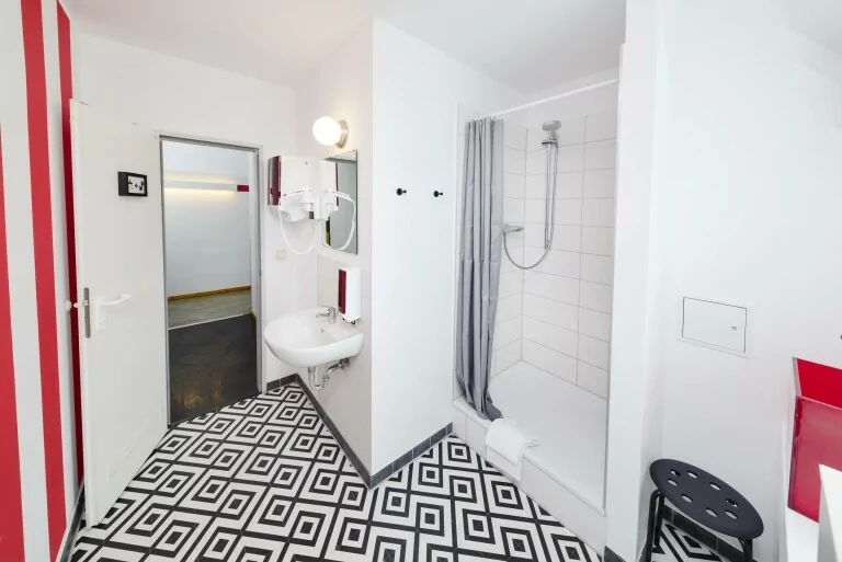 shared bathrooms in old town hostel berlin