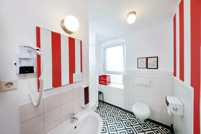 shared bathrooms in old town hostel berlin